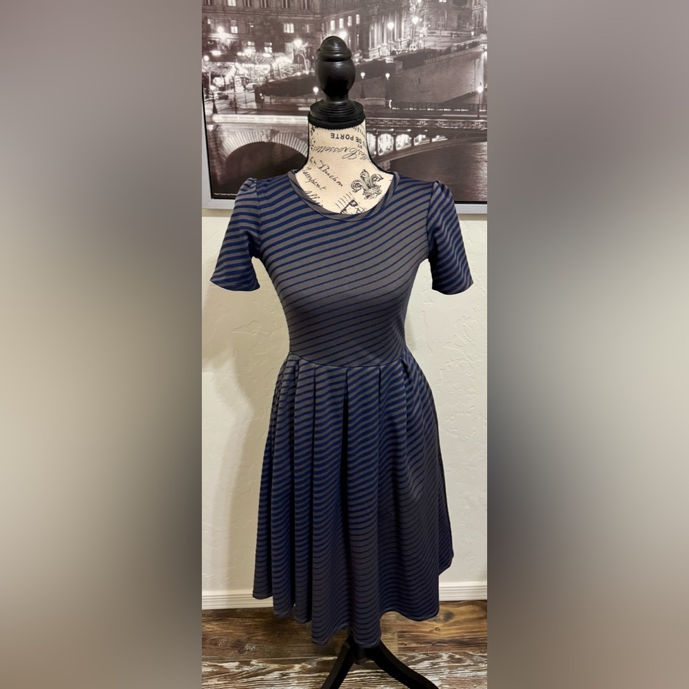 Lularoe Amelia XS Dress with Pockets